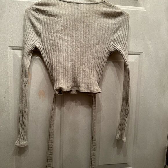 $2/15 Windsor cropped sweater - Picture 3 of 3